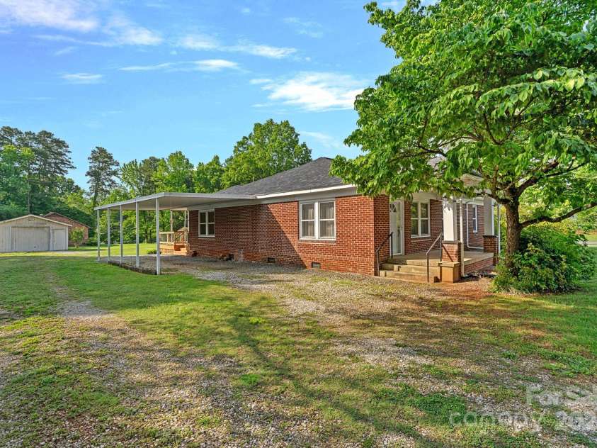 1000 Peachtree Road, Charlotte, NC 28216.  MLS# CAR4258796, YatesRealty ID 15787. 