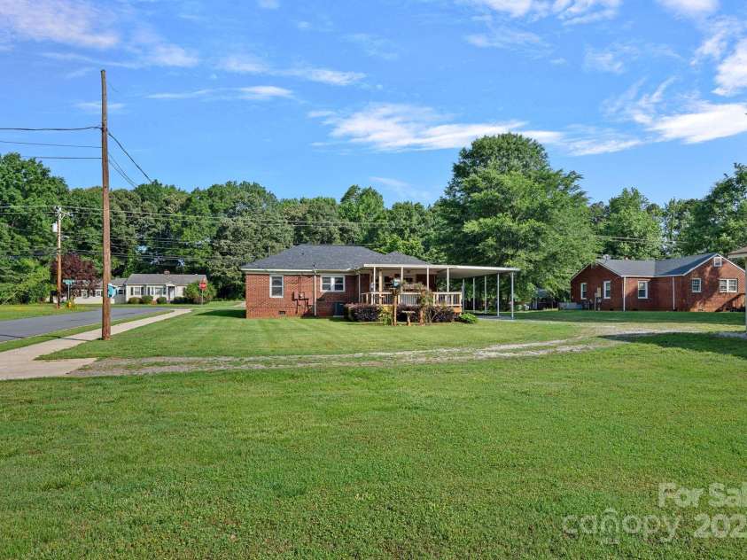 1000 Peachtree Road, Charlotte, NC 28216.  MLS# CAR4258796, YatesRealty ID 15787. 