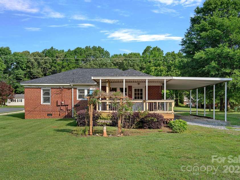 1000 Peachtree Road, Charlotte, NC 28216.  MLS# CAR4258796, YatesRealty ID 15787. 