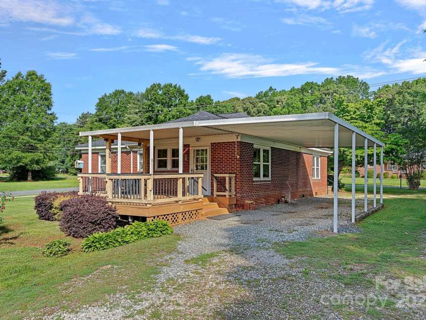 1000 Peachtree Road, Charlotte, NC 28216.  MLS# CAR4258796, YatesRealty ID 15787. 