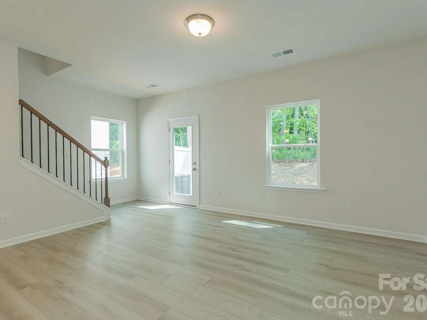 5628 Ringneck Road, Charlotte, NC 28216.  MLS# CAR4364073, YatesRealty ID 15788. Trenton Family Room