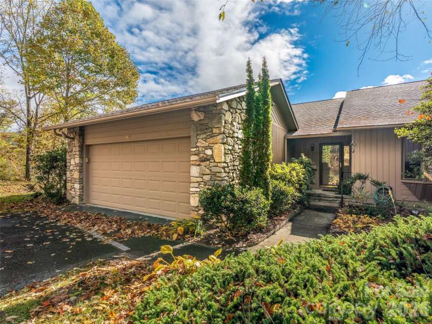 80 Stony Ridge, Asheville, NC 28804.  MLS# CAR4321949, YatesRealty ID 15789. 