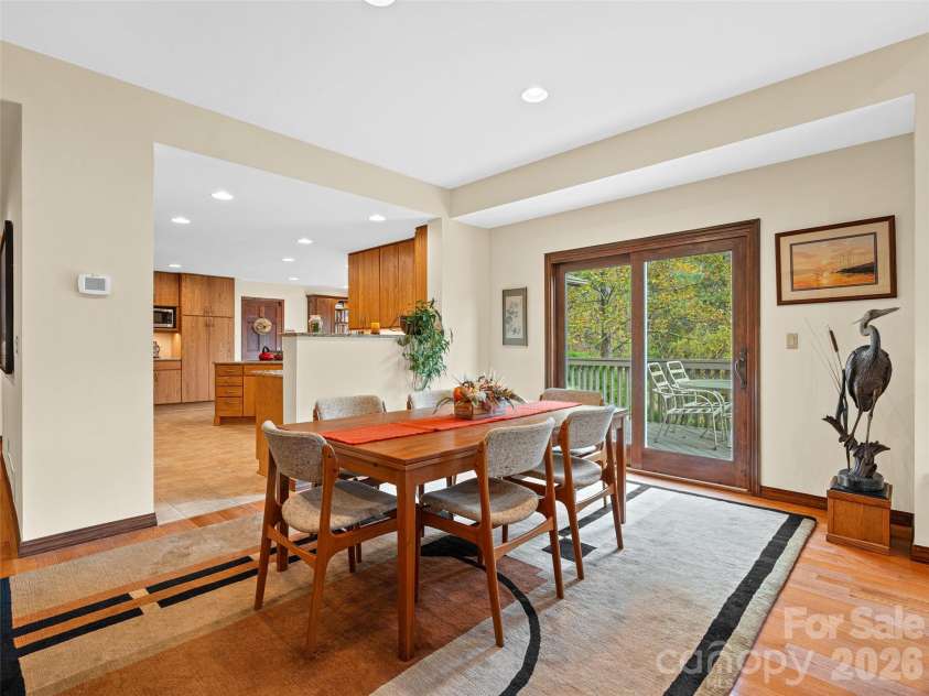 80 Stony Ridge, Asheville, NC 28804.  MLS# CAR4321949, YatesRealty ID 15789. 