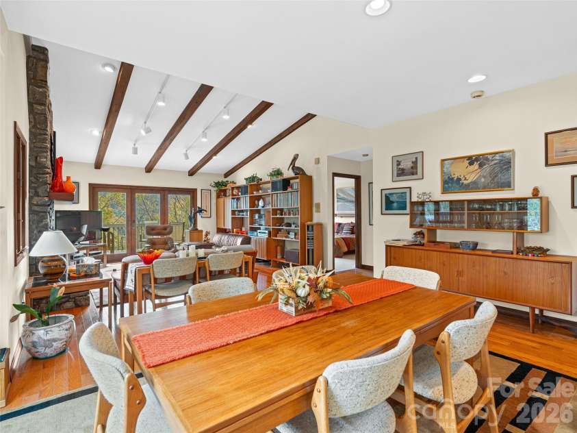 80 Stony Ridge, Asheville, NC 28804.  MLS# CAR4321949, YatesRealty ID 15789. 