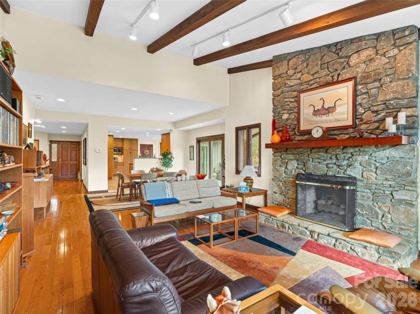 80 Stony Ridge, Asheville, NC 28804.  MLS# CAR4321949, YatesRealty ID 15789. 
