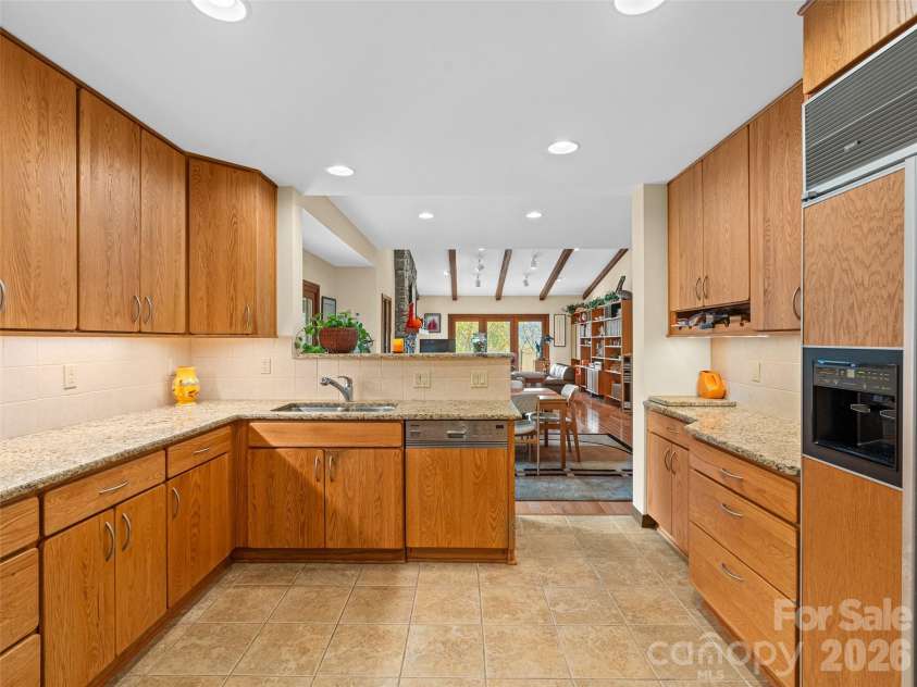 80 Stony Ridge, Asheville, NC 28804.  MLS# CAR4321949, YatesRealty ID 15789. 