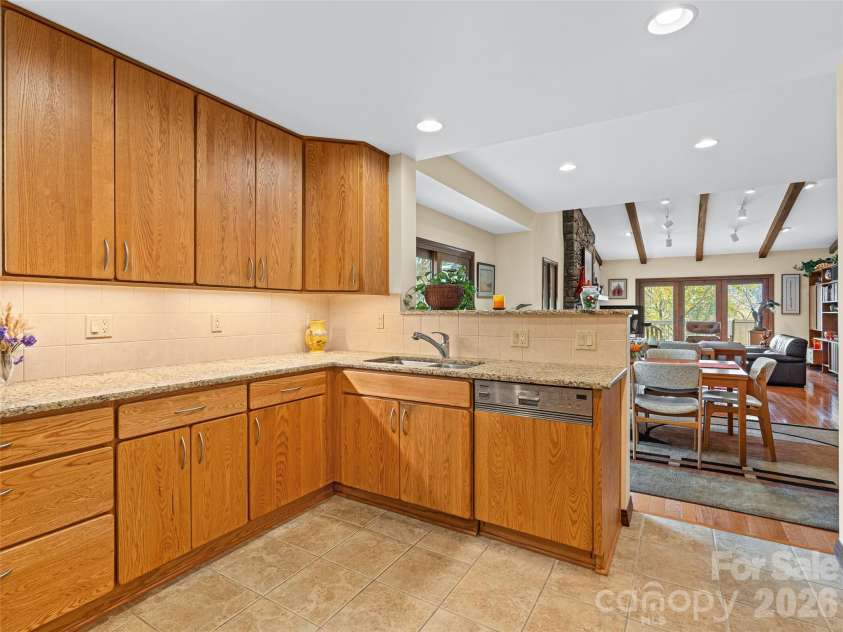 80 Stony Ridge, Asheville, NC 28804.  MLS# CAR4321949, YatesRealty ID 15789. 
