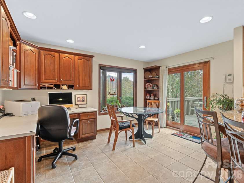 80 Stony Ridge, Asheville, NC 28804.  MLS# CAR4321949, YatesRealty ID 15789. 