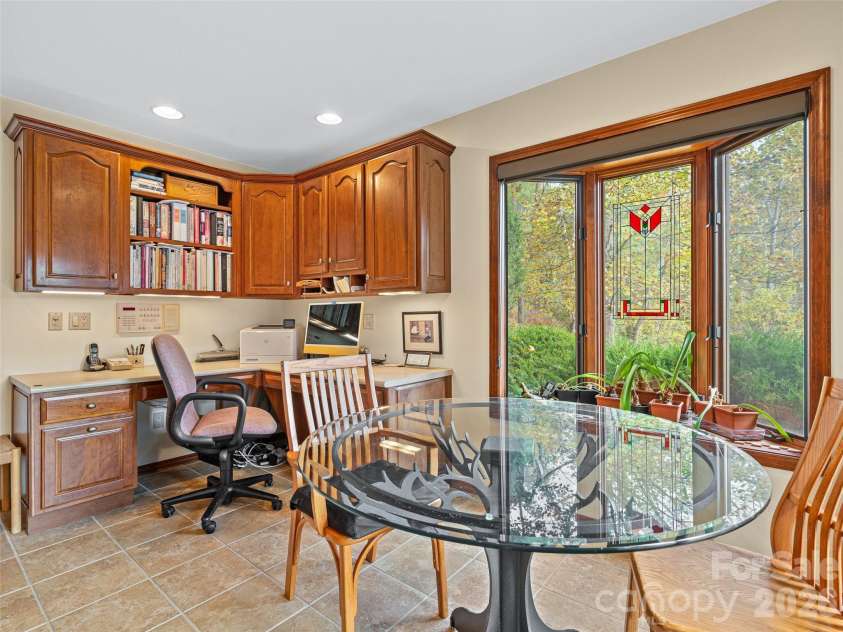 80 Stony Ridge, Asheville, NC 28804.  MLS# CAR4321949, YatesRealty ID 15789. 