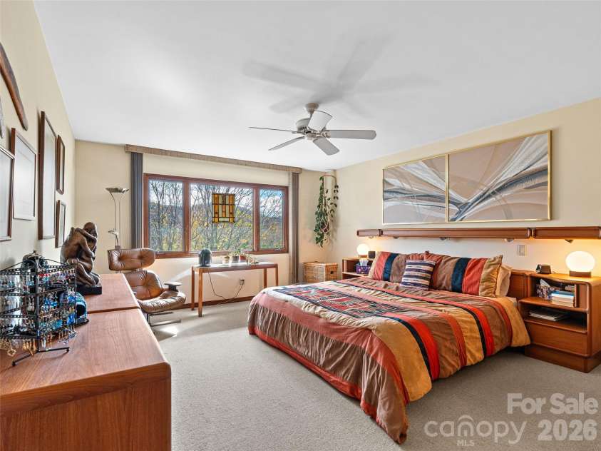 80 Stony Ridge, Asheville, NC 28804.  MLS# CAR4321949, YatesRealty ID 15789. 