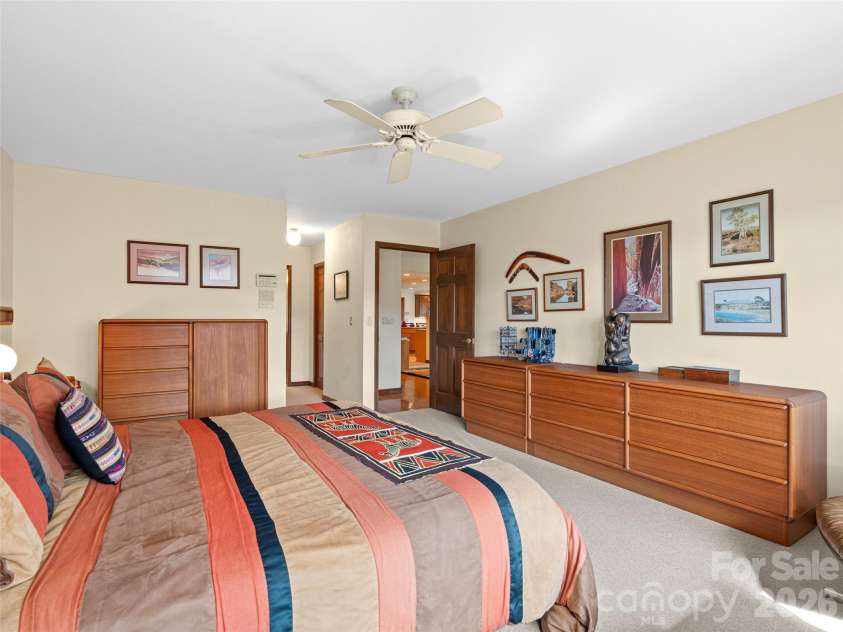 80 Stony Ridge, Asheville, NC 28804.  MLS# CAR4321949, YatesRealty ID 15789. 