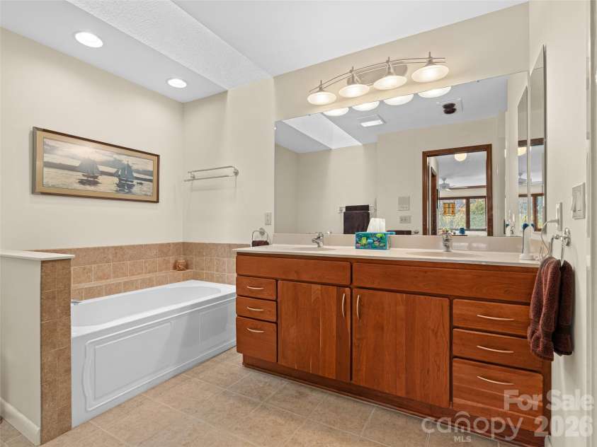 80 Stony Ridge, Asheville, NC 28804.  MLS# CAR4321949, YatesRealty ID 15789. 