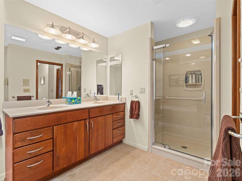 80 Stony Ridge, Asheville, NC 28804.  MLS# CAR4321949, YatesRealty ID 15789. 