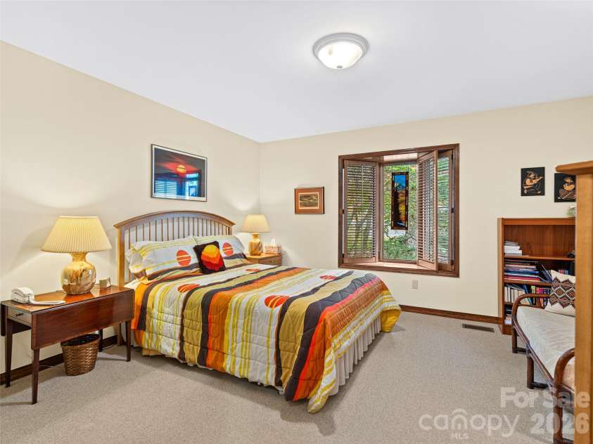 80 Stony Ridge, Asheville, NC 28804.  MLS# CAR4321949, YatesRealty ID 15789. 