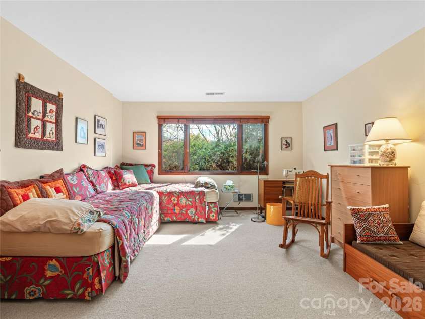 80 Stony Ridge, Asheville, NC 28804.  MLS# CAR4321949, YatesRealty ID 15789. 