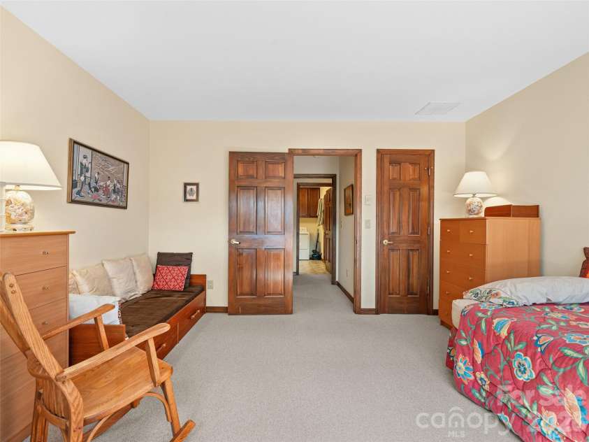 80 Stony Ridge, Asheville, NC 28804.  MLS# CAR4321949, YatesRealty ID 15789. 
