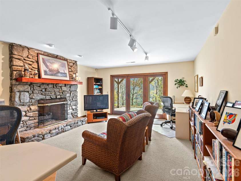 80 Stony Ridge, Asheville, NC 28804.  MLS# CAR4321949, YatesRealty ID 15789. 