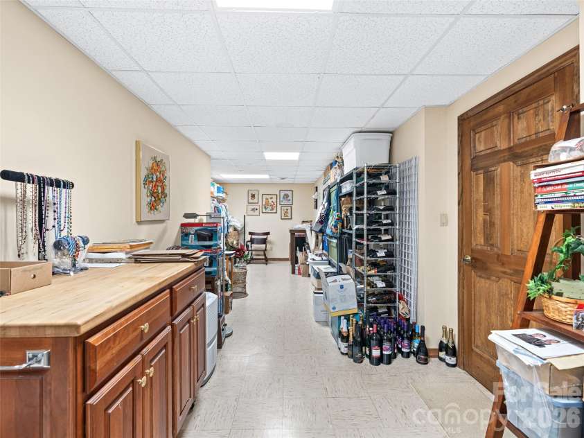 80 Stony Ridge, Asheville, NC 28804.  MLS# CAR4321949, YatesRealty ID 15789. 