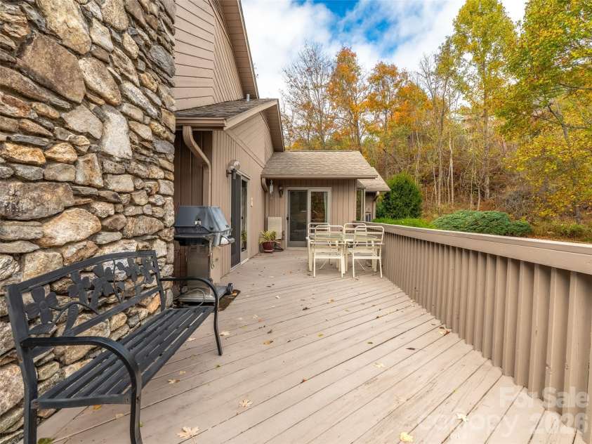 80 Stony Ridge, Asheville, NC 28804.  MLS# CAR4321949, YatesRealty ID 15789. 