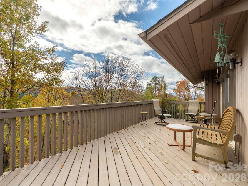 80 Stony Ridge, Asheville, NC 28804.  MLS# CAR4321949, YatesRealty ID 15789. 