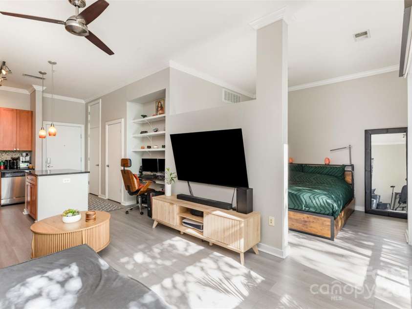 525 6th Street, Charlotte, NC 28202.  MLS# CAR4316766, YatesRealty ID 1579. 