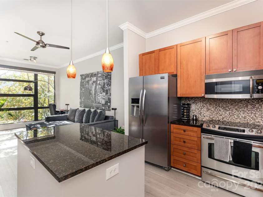 525 6th Street, Charlotte, NC 28202.  MLS# CAR4316766, YatesRealty ID 1579. 