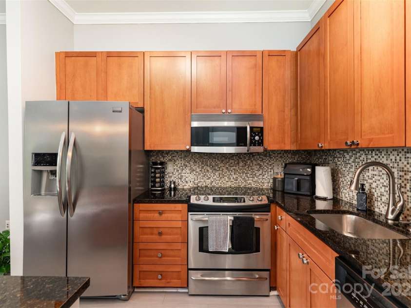 525 6th Street, Charlotte, NC 28202.  MLS# CAR4316766, YatesRealty ID 1579. 