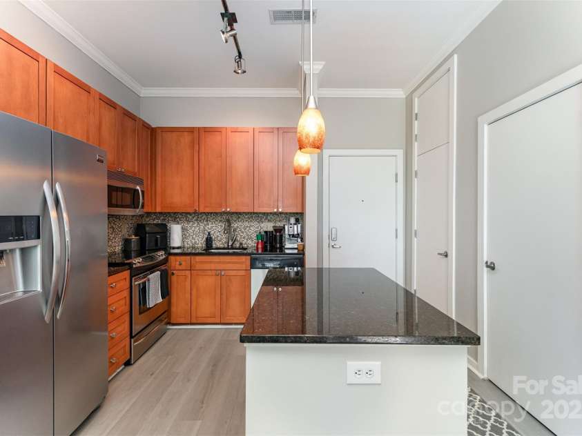 525 6th Street, Charlotte, NC 28202.  MLS# CAR4316766, YatesRealty ID 1579. 