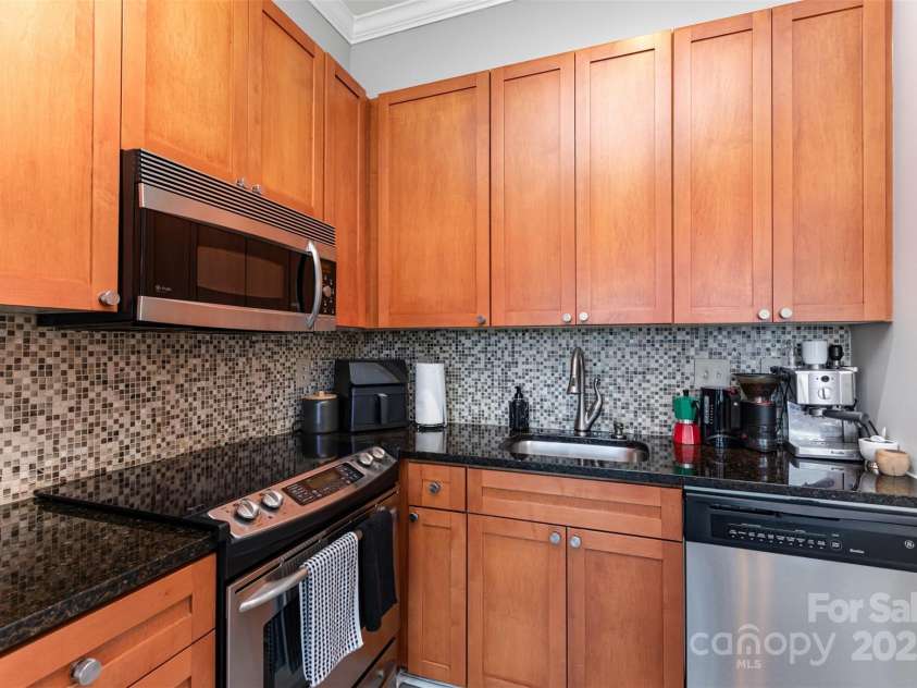 525 6th Street, Charlotte, NC 28202.  MLS# CAR4316766, YatesRealty ID 1579. 