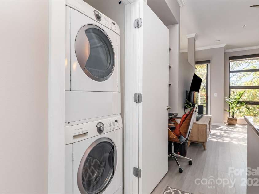 525 6th Street, Charlotte, NC 28202.  MLS# CAR4316766, YatesRealty ID 1579. 