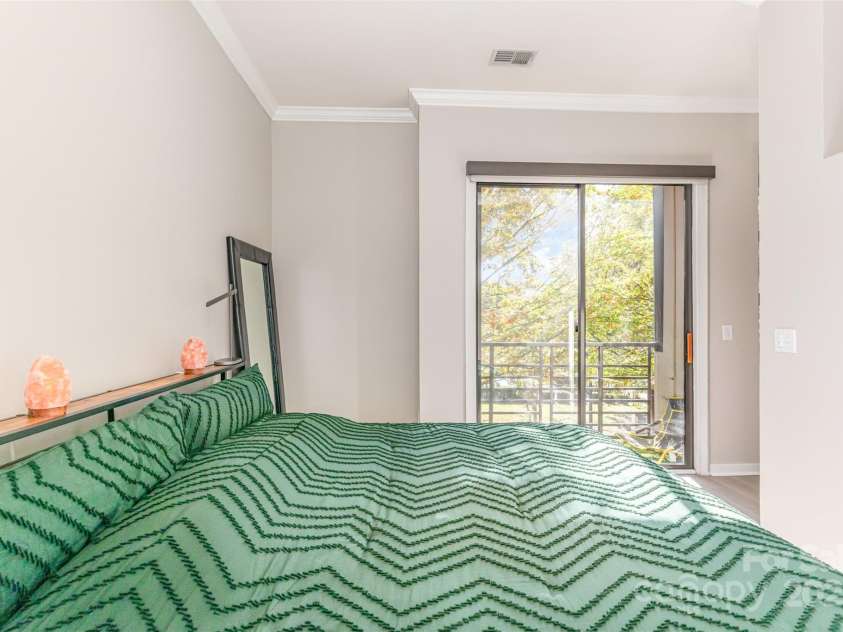 525 6th Street, Charlotte, NC 28202.  MLS# CAR4316766, YatesRealty ID 1579. 