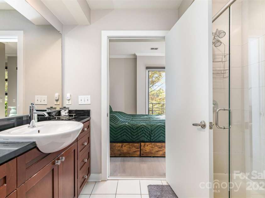 525 6th Street, Charlotte, NC 28202.  MLS# CAR4316766, YatesRealty ID 1579. 