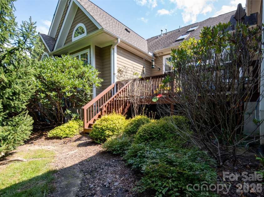 26 Black Horse Run, Biltmore Lake, NC 28715.  MLS# CAR4387544, YatesRealty ID 15790. 