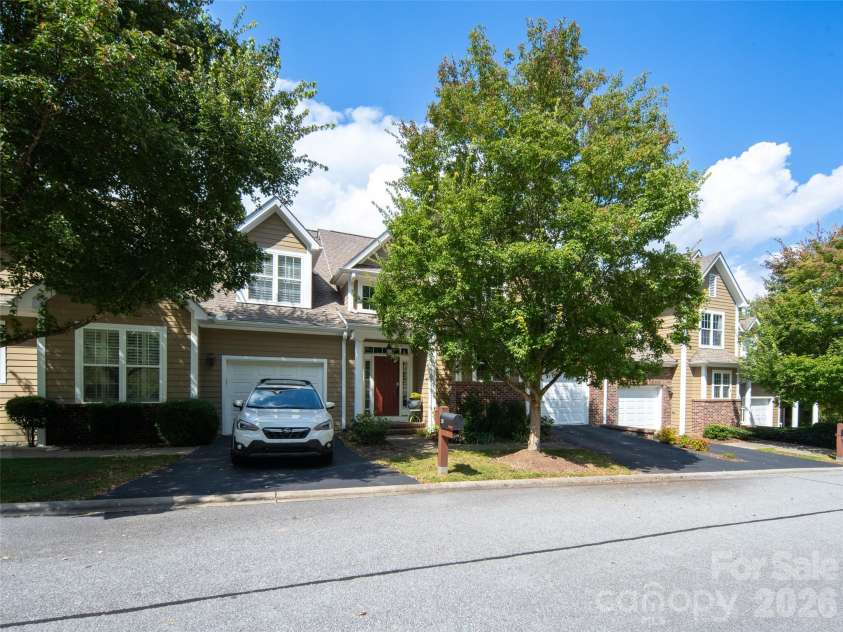 26 Black Horse Run, Biltmore Lake, NC 28715.  MLS# CAR4387544, YatesRealty ID 15790. 