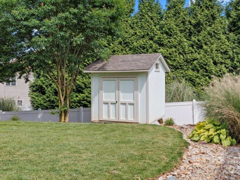 112 Artisan Court, Mooresville, NC 28117.  MLS# CAR4261386, YatesRealty ID 15792. 