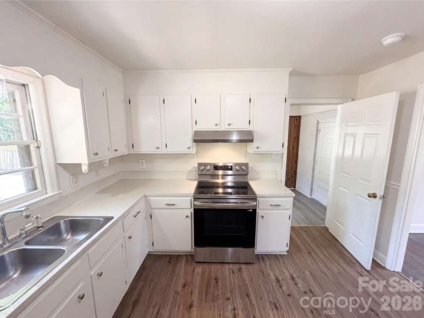 1815 Weststone Drive, Charlotte, NC 28208.  MLS# CAR4373944, YatesRealty ID 15792. 