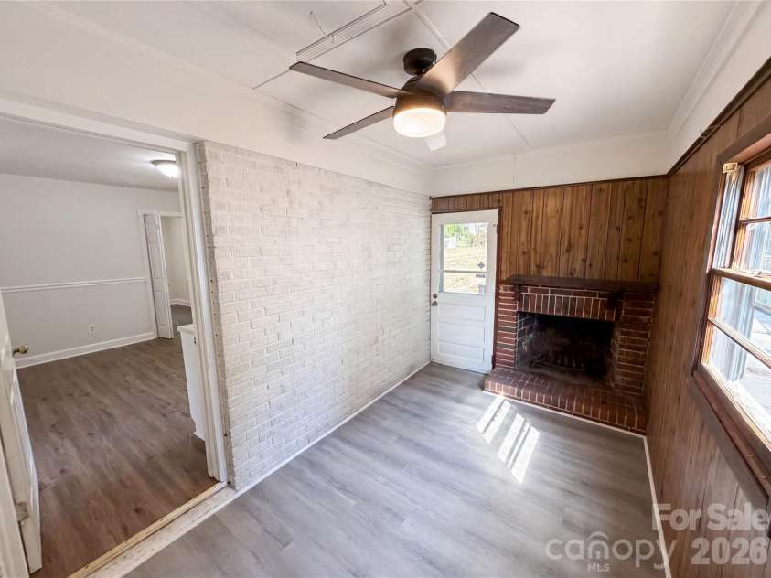 1815 Weststone Drive, Charlotte, NC 28208.  MLS# CAR4373944, YatesRealty ID 15792. 