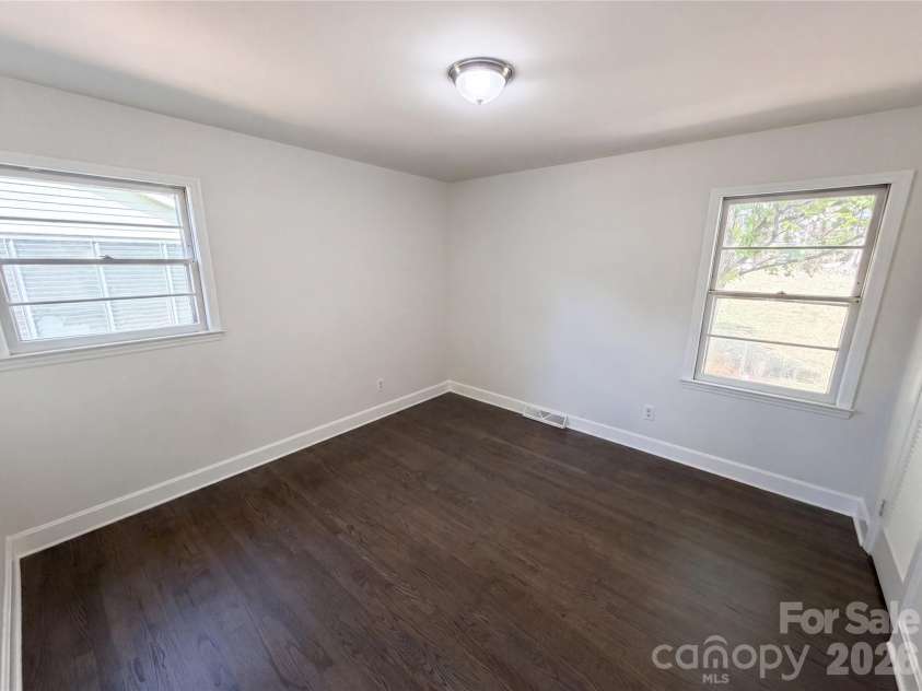 1815 Weststone Drive, Charlotte, NC 28208.  MLS# CAR4373944, YatesRealty ID 15792. 