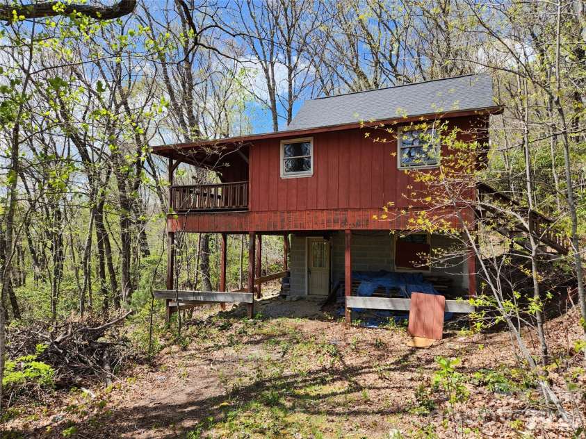 929 Pine Ridge Road, Hendersonville, NC 28792.  MLS# CAR4373397, YatesRealty ID 15793. 