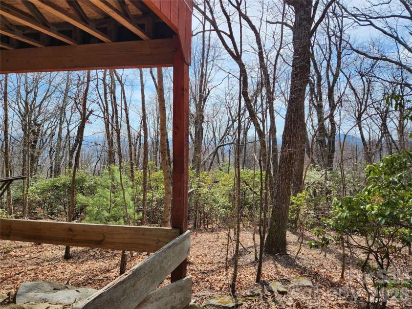 929 Pine Ridge Road, Hendersonville, NC 28792.  MLS# CAR4373397, YatesRealty ID 15793. 