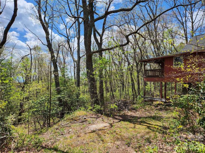 929 Pine Ridge Road, Hendersonville, NC 28792.  MLS# CAR4373397, YatesRealty ID 15793. 