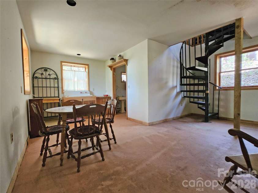 929 Pine Ridge Road, Hendersonville, NC 28792.  MLS# CAR4373397, YatesRealty ID 15793. 