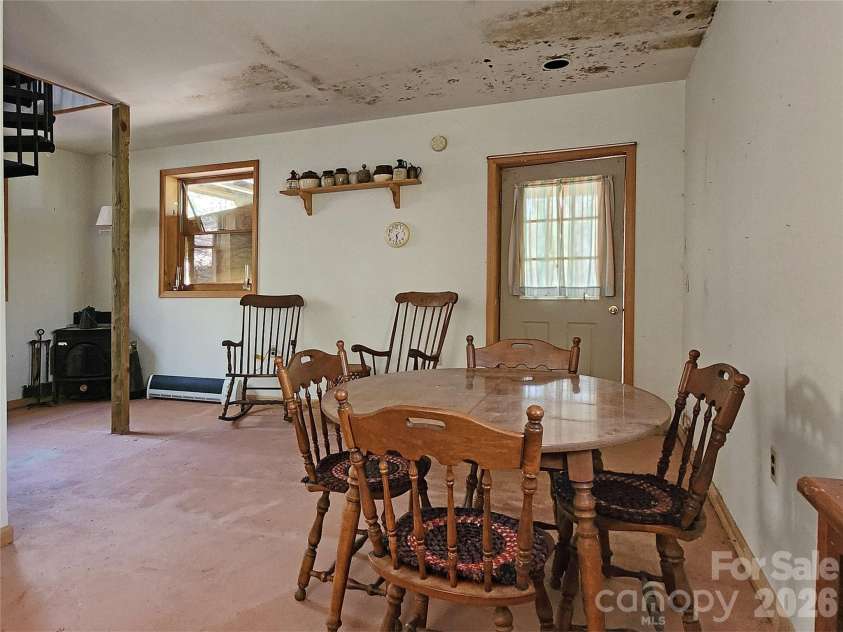 929 Pine Ridge Road, Hendersonville, NC 28792.  MLS# CAR4373397, YatesRealty ID 15793. 