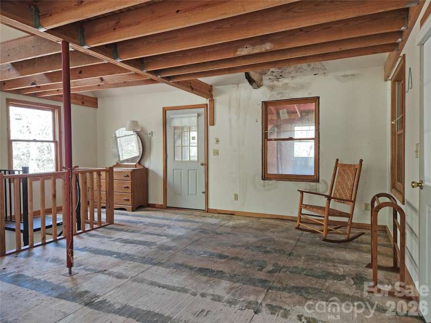 929 Pine Ridge Road, Hendersonville, NC 28792.  MLS# CAR4373397, YatesRealty ID 15793. 