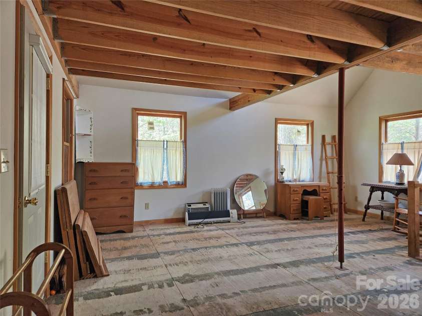 929 Pine Ridge Road, Hendersonville, NC 28792.  MLS# CAR4373397, YatesRealty ID 15793. 