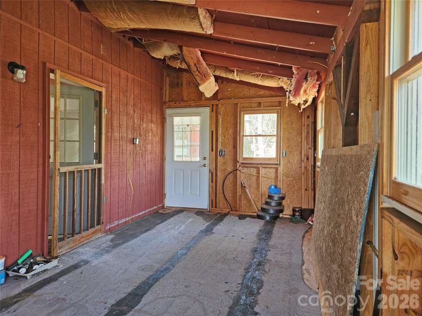 929 Pine Ridge Road, Hendersonville, NC 28792.  MLS# CAR4373397, YatesRealty ID 15793. 