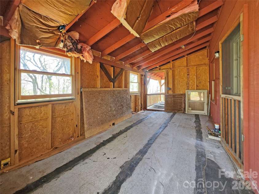 929 Pine Ridge Road, Hendersonville, NC 28792.  MLS# CAR4373397, YatesRealty ID 15793. 