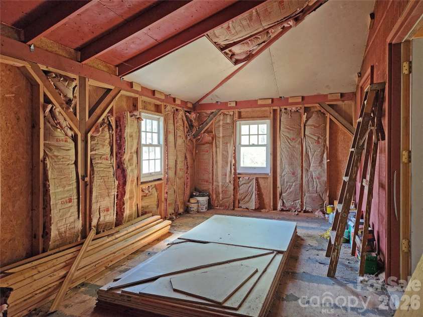 929 Pine Ridge Road, Hendersonville, NC 28792.  MLS# CAR4373397, YatesRealty ID 15793. 