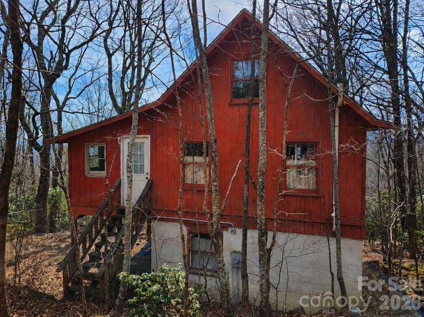 929 Pine Ridge Road, Hendersonville, NC 28792.  MLS# CAR4373397, YatesRealty ID 15793. 