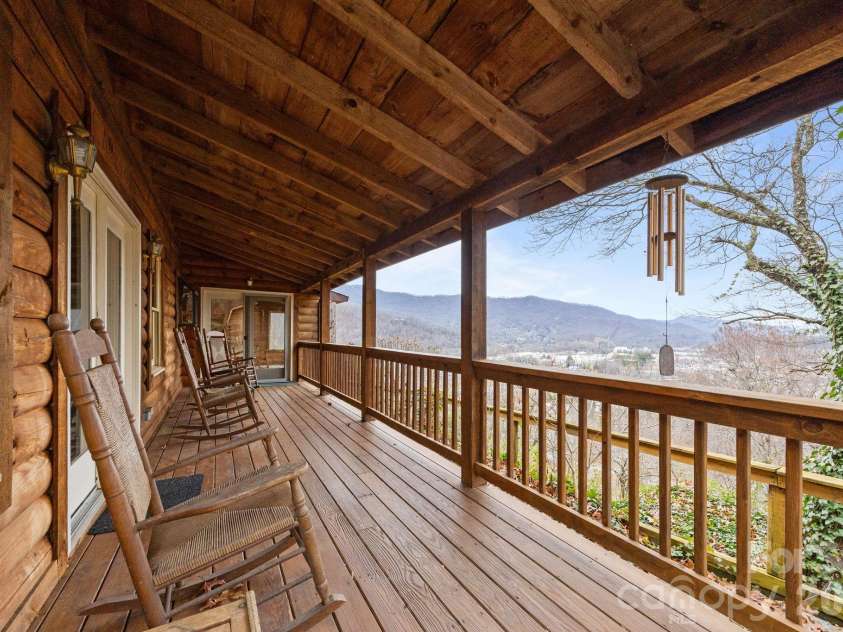 75 Red Oak Lane, Waynesville, NC 28786.  MLS# CAR4326440, YatesRealty ID 15794. 